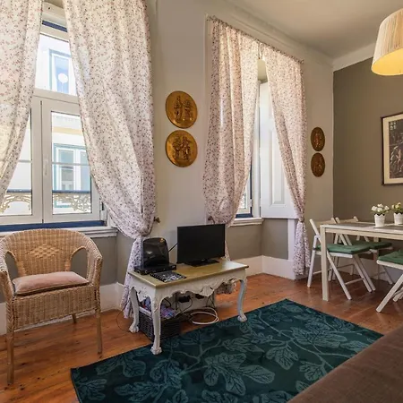 Lovelystay - Bright Chiado Flat Διαμέρισμα *