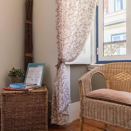 Lovelystay - Bright Chiado Flat * Lisboa
