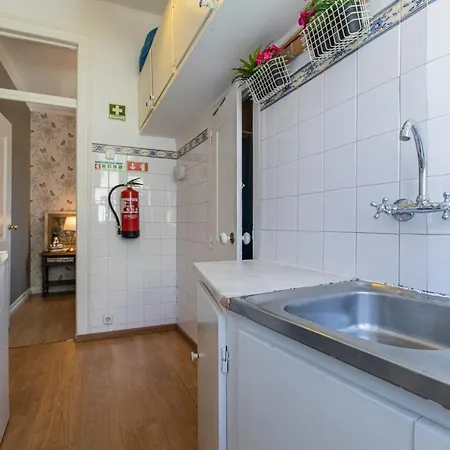 Lovelystay - Bright Chiado Flat * Lisboa